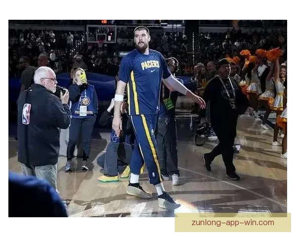 祖巴茨回应被打肿头不犯规称裁判判定克林根空接下次也要抡肘子